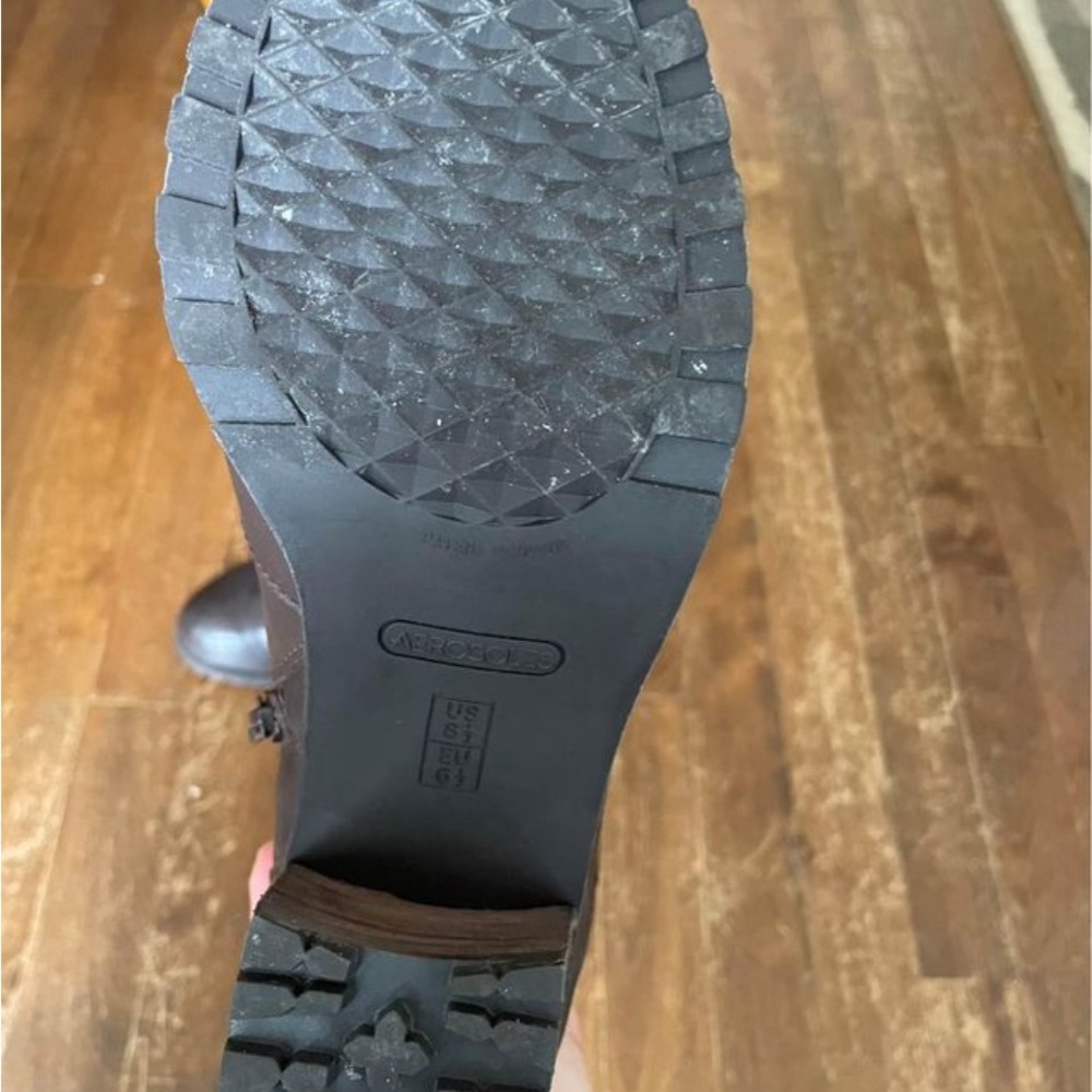 Brown, hardly used because it is too big. Size 8 1/2 US. - Picture 1 of 3